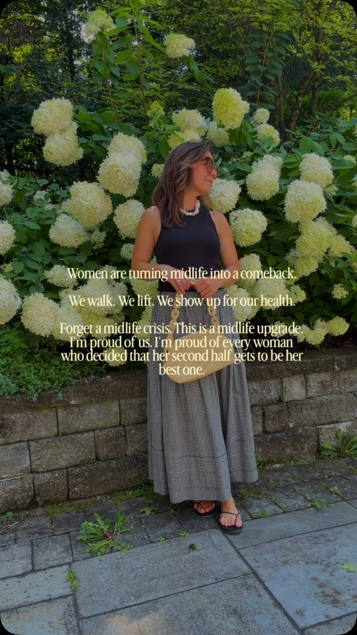 Women in their 40s are choosing #livepowerfully instead of aging gracefully. We refuse to fade.

Join the movement @livepowerfullyco
